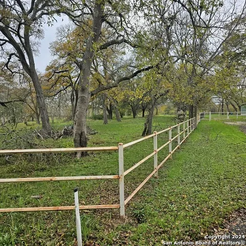 120 ANTELOPE LN Seguin, TX 78155